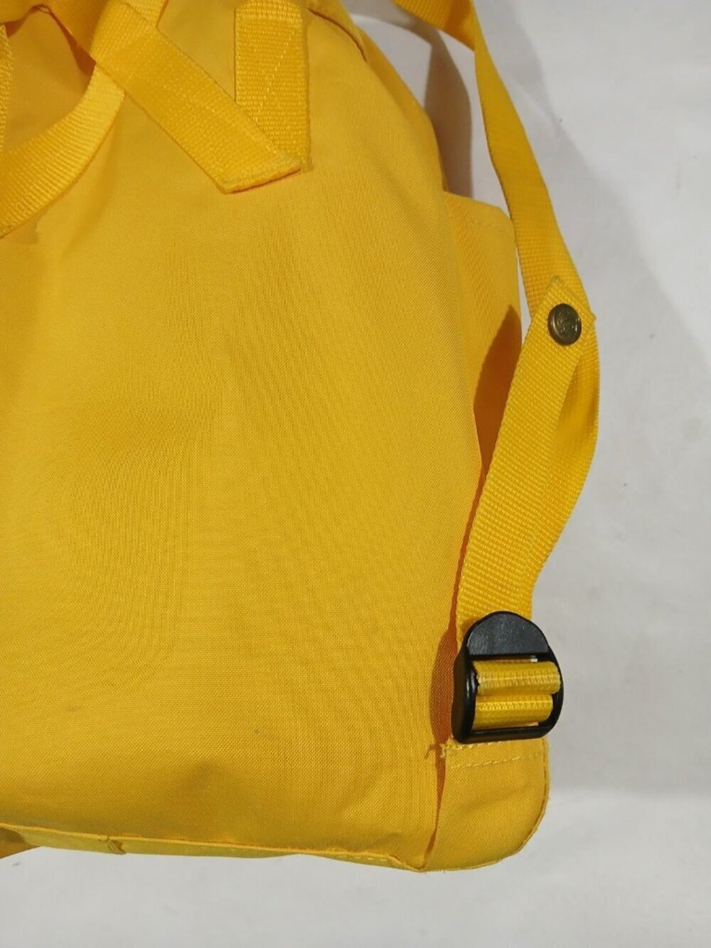 Fjallraven Kanken Classic Backpack - Picture 8 of 15